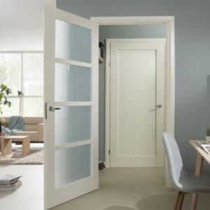 witte binnendeur met glas